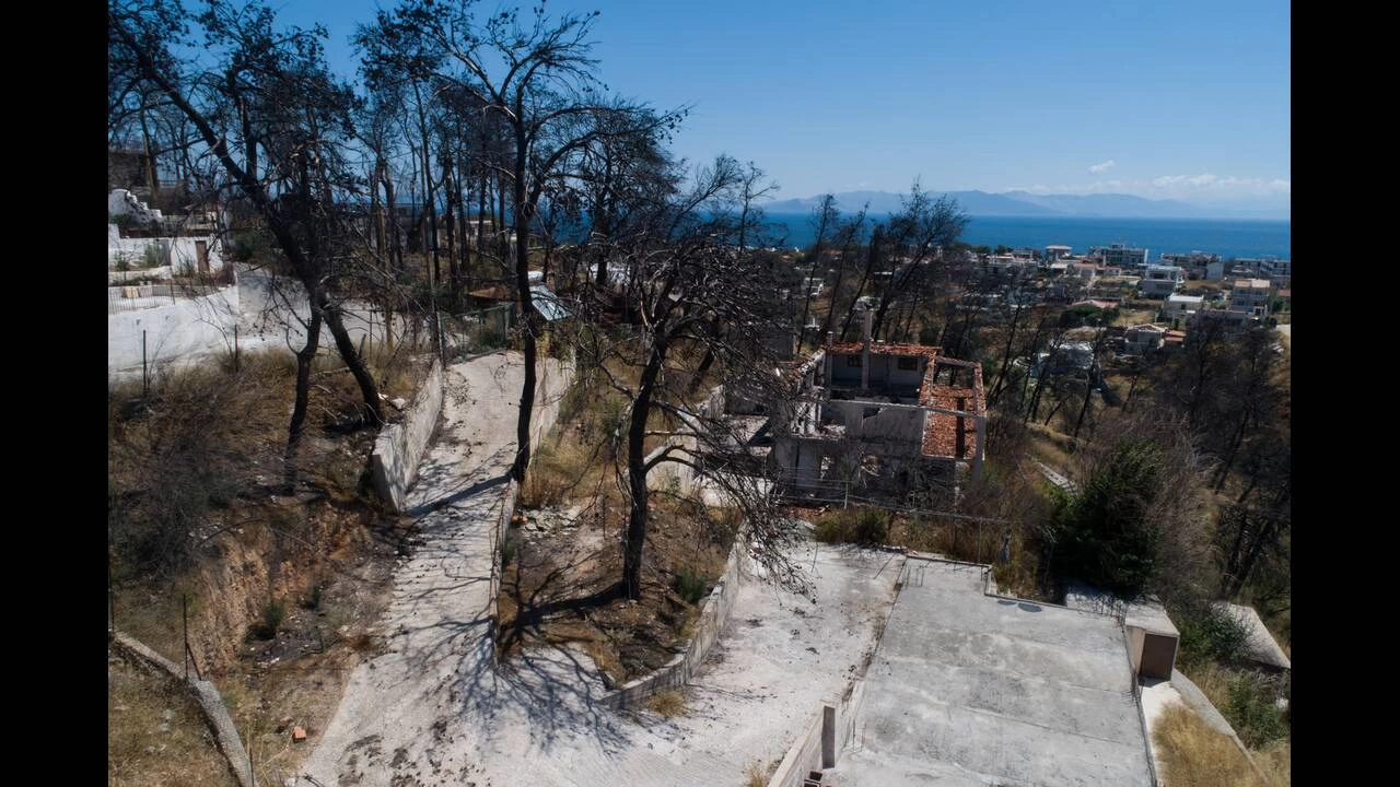 Μνημόσυνο για τους 102 νεκρούς στο Μάτι, έναν χρόνο μετά την εθνική τραγωδία